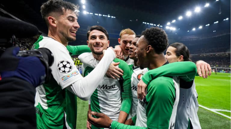 Feyenoord Sang Pembunuh Raksasa