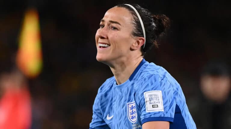 Lucia Roberta Tough Bronze: Bek Andalan Chelsea Timnas Inggris
