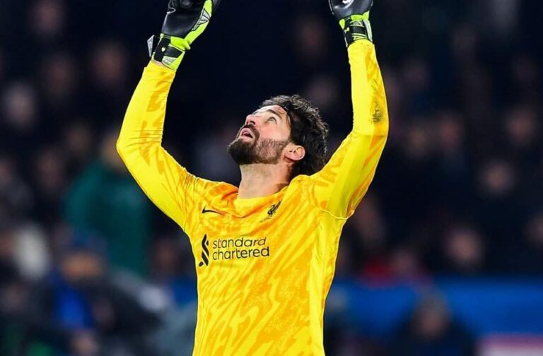 Tembok Kokoh Alisson Selamatkan Liverpool Di Paris