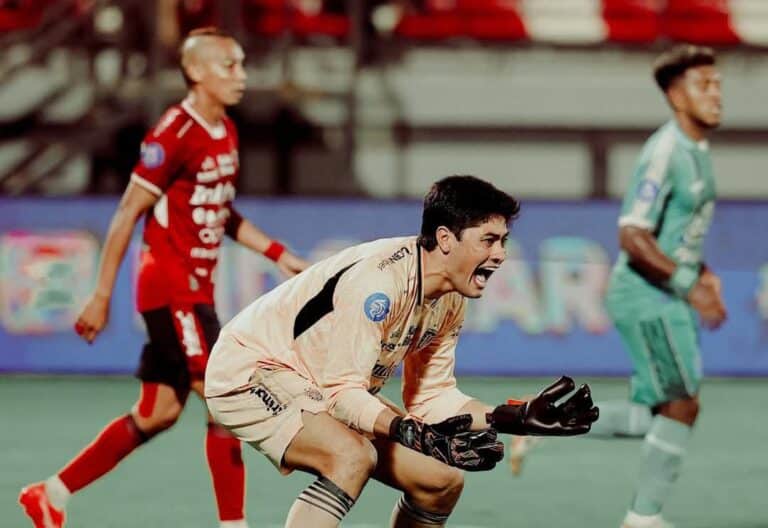 Serdadu Tridatu Dihantam Badai Pasifik
