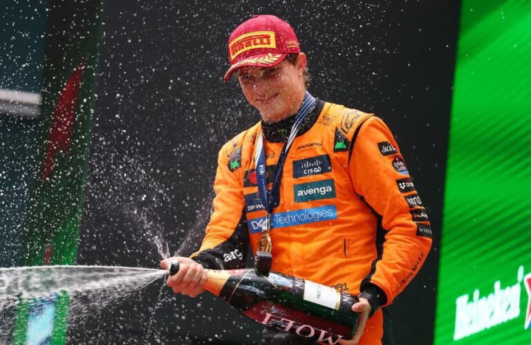 Duo McLaren Naik Podium Di Shanghai Park Circuit