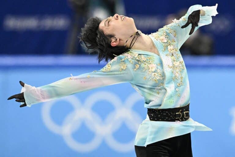Yuzuru Hanyu: Raja Seluncur Es Indah dari Jepang