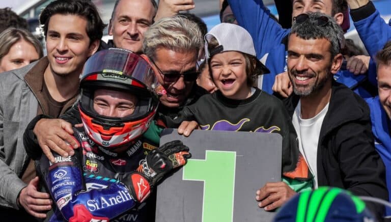 Andrea Locatelli Juarai Race 2 WorldSBK Belanda 2025