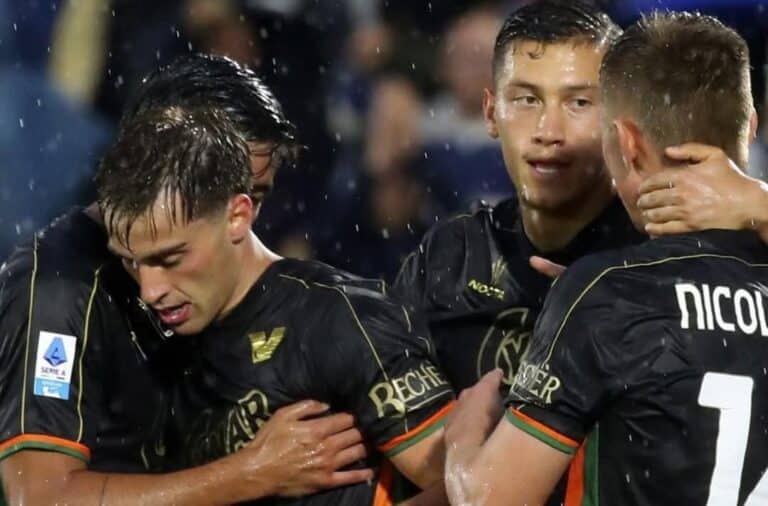 Venezia Beranjak Dari Zona Degradasi