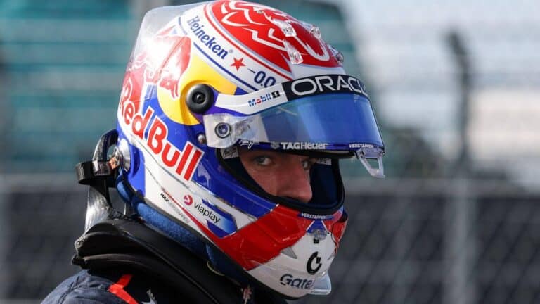 Max Verstappen Dirayu Kontrak Fantastis
