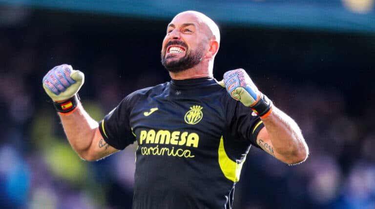 Pepe Reina Umumkan Gantung Sarung Tangan