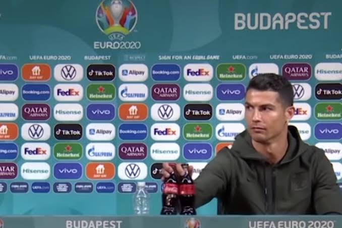 Cristiano Ronaldo Dan Botol Coca-Cola