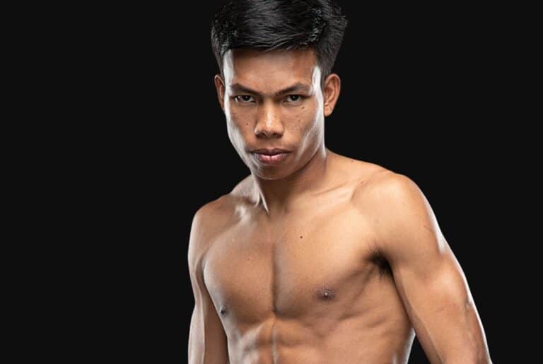 Singdomthong Nokjeanladkrabang: Petarung Muay Thai Thailand