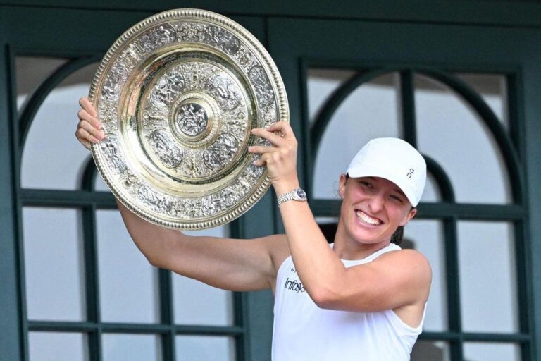 Catatkan Double Bagel, Iga Swiatek Juara Wimbledon 2025