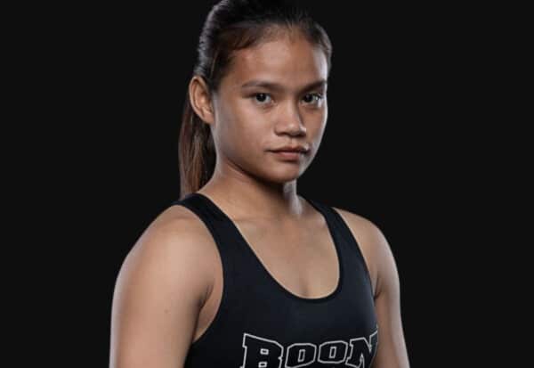 Tangtang Sor Dechapan: Bintang Muay Thai Wanita Thailand