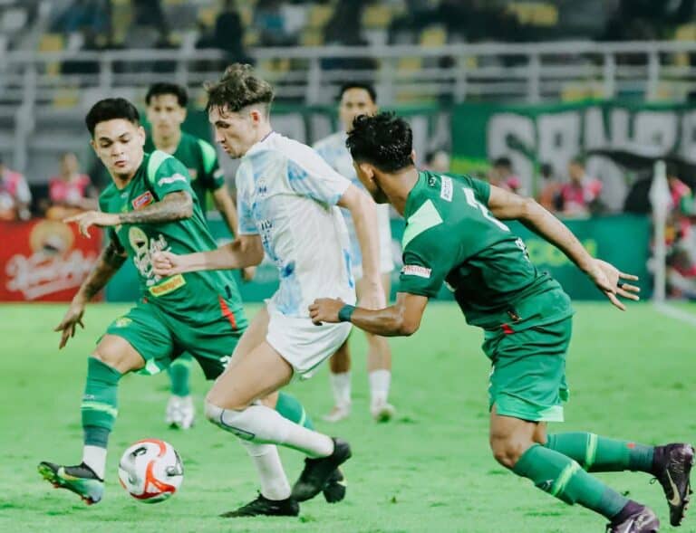 PSIM Bungkam Persebaya Di Gelora Bung Tomo