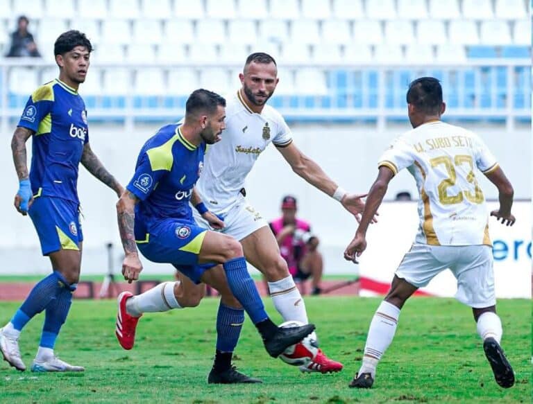 Arema FC Tekuk Bhayangkara FC 2-1