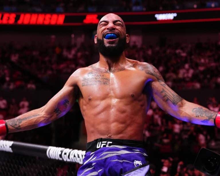 Johny Walker Bantai Jagoan Tuan Rumah Di UFC Shanghai