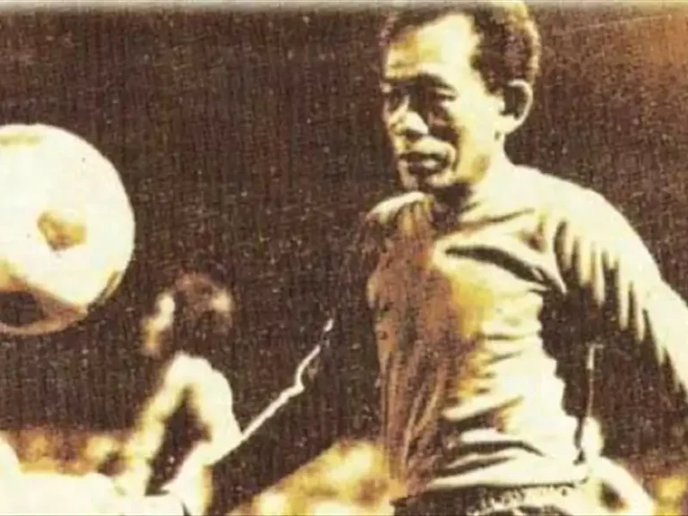 Andi Ramang: Kisah Legenda Sepak Bola Indonesia
