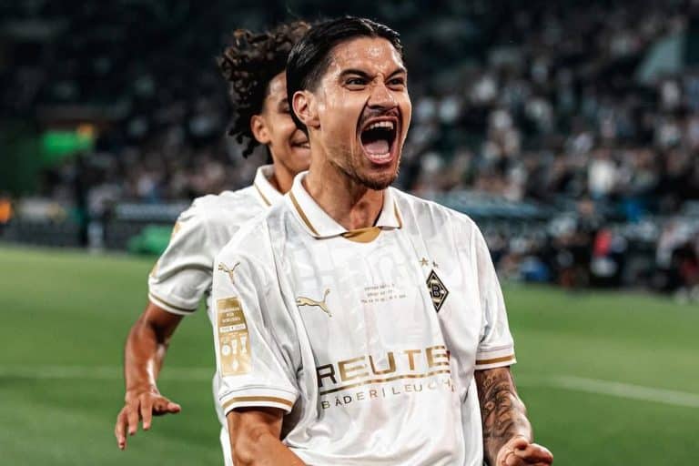 Kevin Diks Main Penuh, Gladbach Bantai Karlsruher 3-1