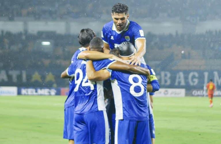 Persib Bandung Raih Kemenangan Pertama Di Kandang