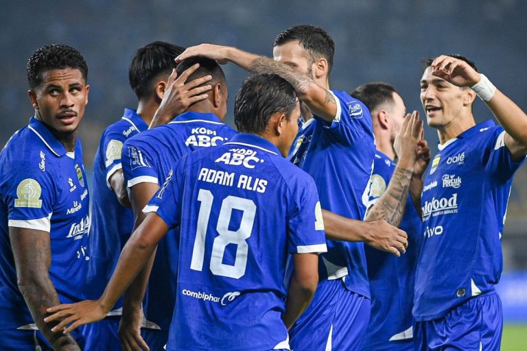 Persib Tekuk Persis Solo Dua Gol Tanpa Balas
