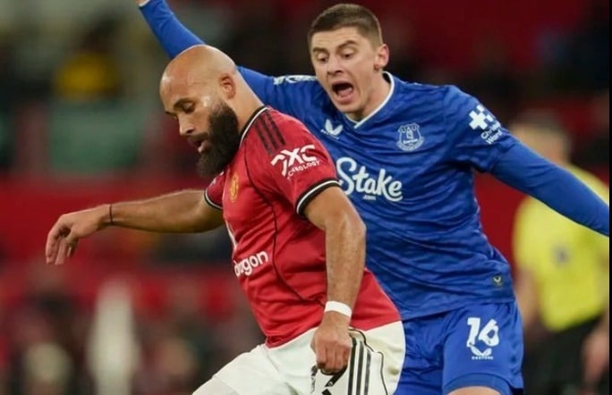 Manchester United Dipecundangi 10 Pemain Everton