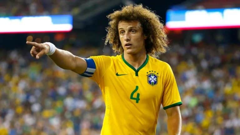 David Luiz, Sang Bek Rambut Kribo Yang Kontroversial