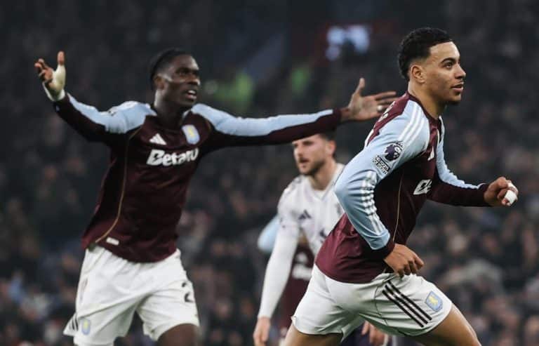 Aston Villa Bungkam Manchester United