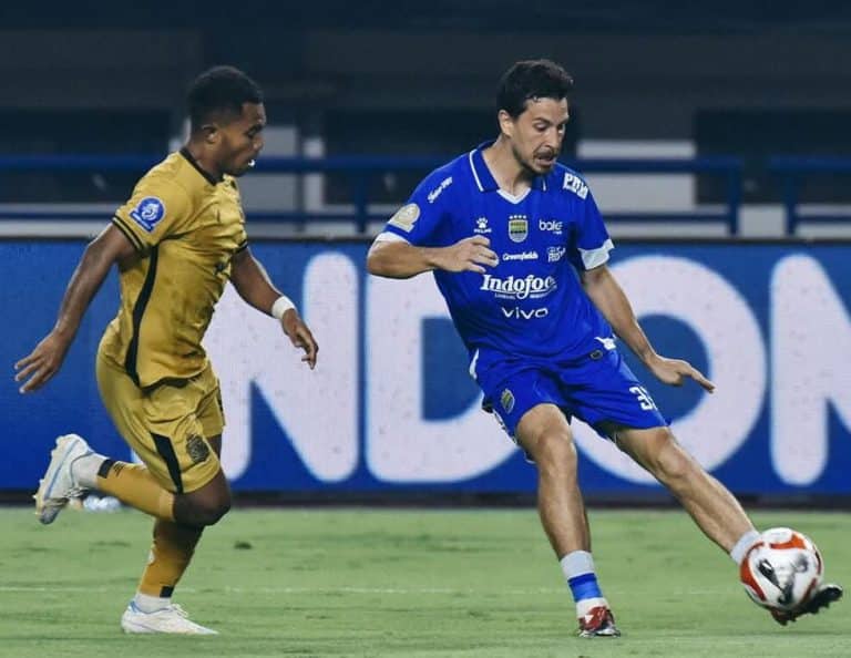 Persib Bandung Terkam Bhayangkara FC 2-0