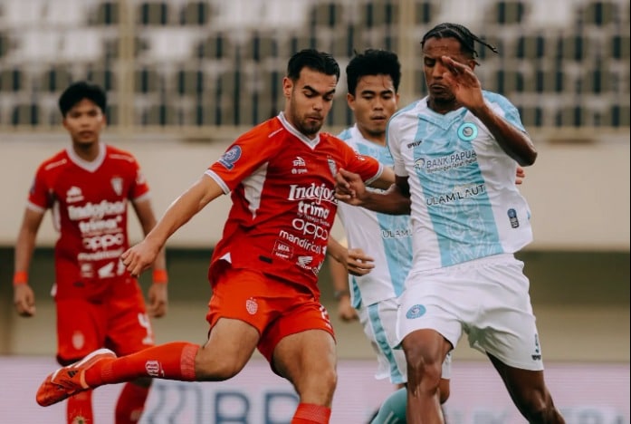 Bali United Bantai PSBS Tiga Gol Tanpa Balas
