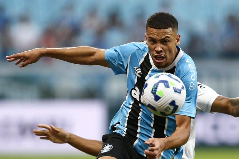 Aston Villa Datangkan Alysson Di Bursa Transfer Musim Dingin Ini