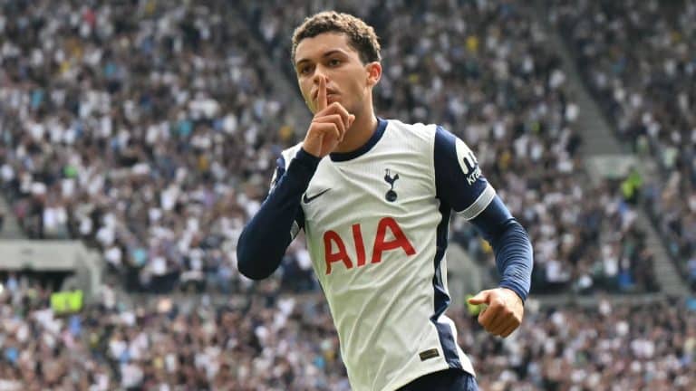 Tottenham Siap Lepas Brennan Johnson Di Jendela Transfer