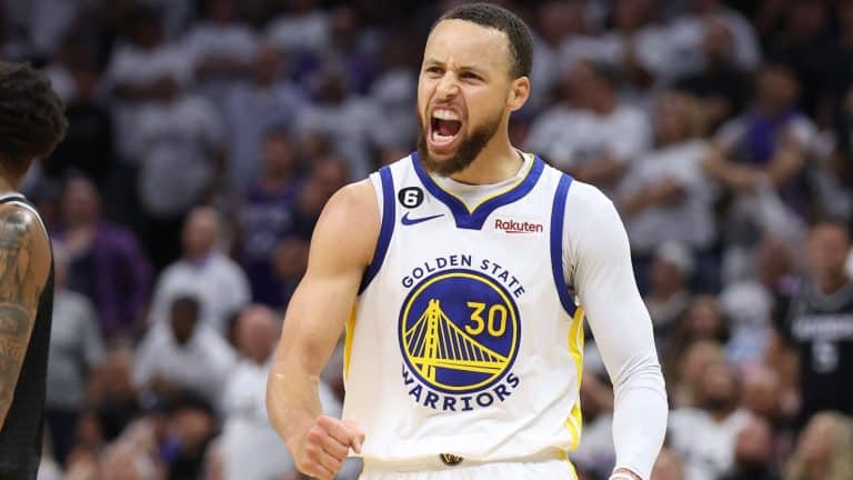 Stephen Curry Dekati Rekor Tim Duncan Dan Hakeem Olajuwon