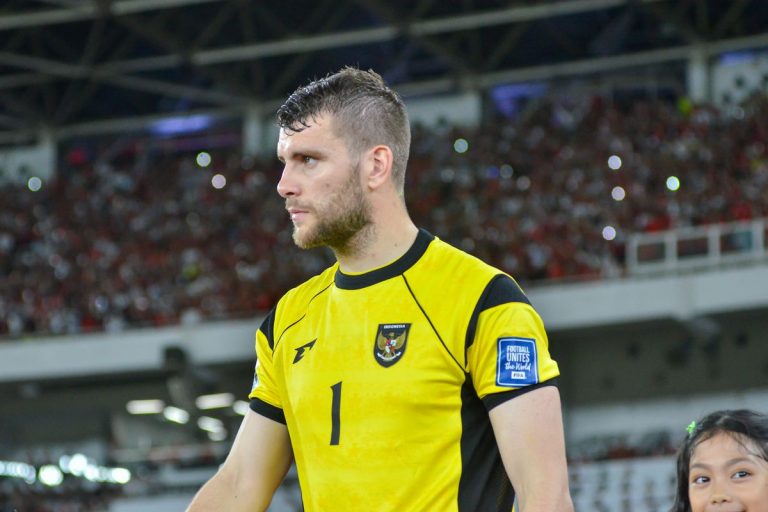 Maarten Paes Diboyong Ajax Amsterdam