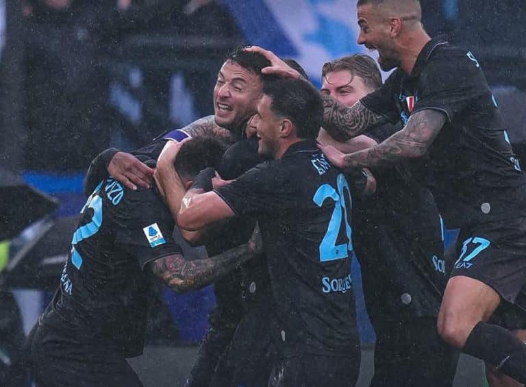 Tiga Kartu Merah Warnai Kemenangan Napoli Atas Lazio