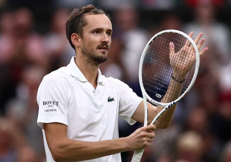 Daniil Medvedev Singkirkan Shang Juncheng Di Dubai