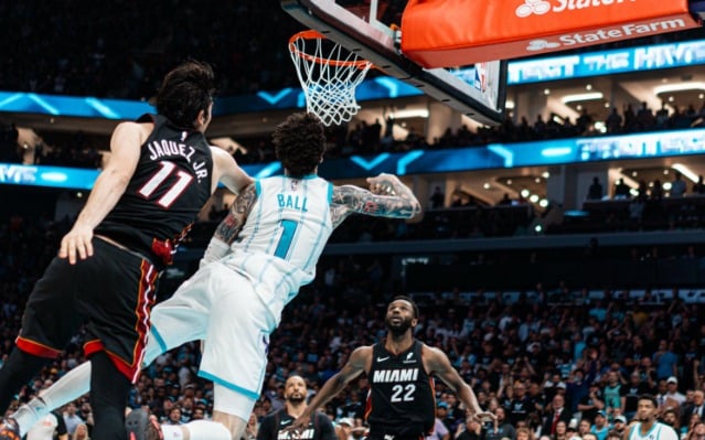 Charlotte Hornets Kalahkan Miami Heat Di Laga Play-In NBA