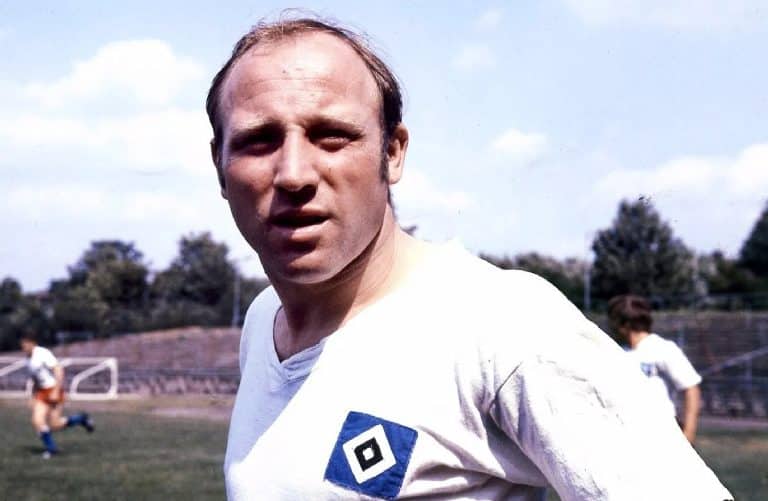 Uwe Seeler: Simbol Kesetiaan Dan Kekuatan Sepak Bola Jerman