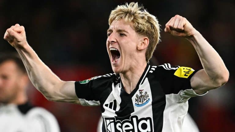 Bayern Munchen Tikung Barcelona Datangkan Anthony Gordon