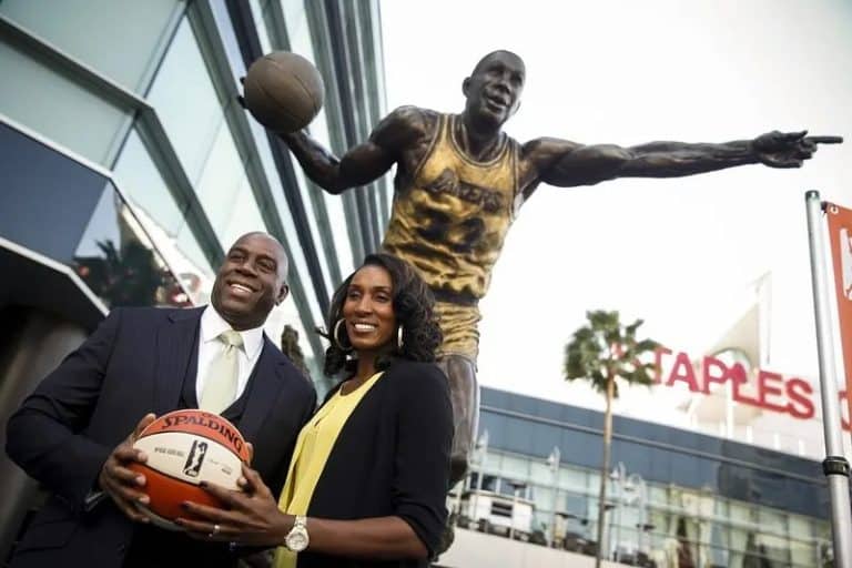 Lisa Leslie Diabadikan Dalam Patung Di Star Plaza
