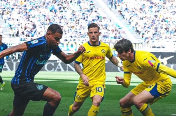 Hellas Verona Tahan Imbang Sang Juara