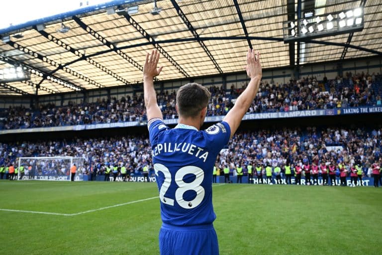 Cesar Azpilicueta Umumkan Gantung Sepatu
