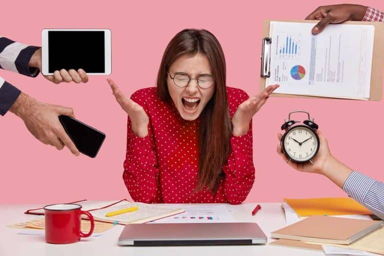Seni Menjadi “Biasa Saja” Di Era Pemujaan Prestasi