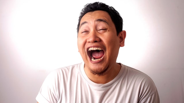 Menertawakan Diri Sendiri: Humor Sebagai Mekanisme Koping Yang Paling Sehat