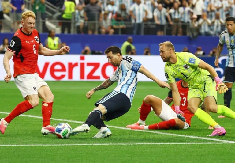 Brace Bersejarah Messi Bawa Argentina Ke 32 Besar