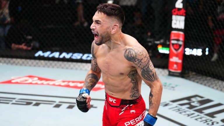 Alex Perez: Grappler Tangguh yang Tak Pernah Berhenti Mengejar Sabuk UFC