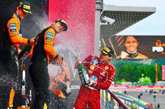 Menelusuri Awal Mula Tradisi Menyiram Sampanye Di Podium