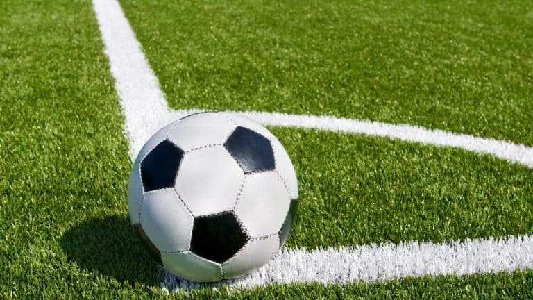 Kenapa Bola Sepak Bola Memiliki Pola Segi Lima dan Segi Enam?